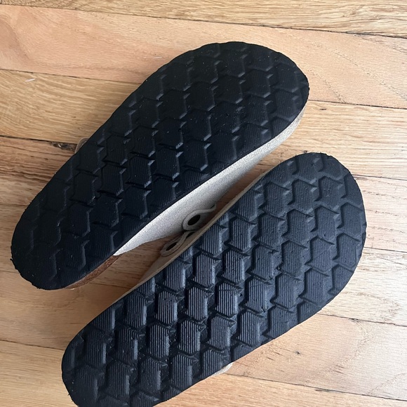 ❌SOLD Women’s Beige Suede Boston Clogs - Picture 8 of 8